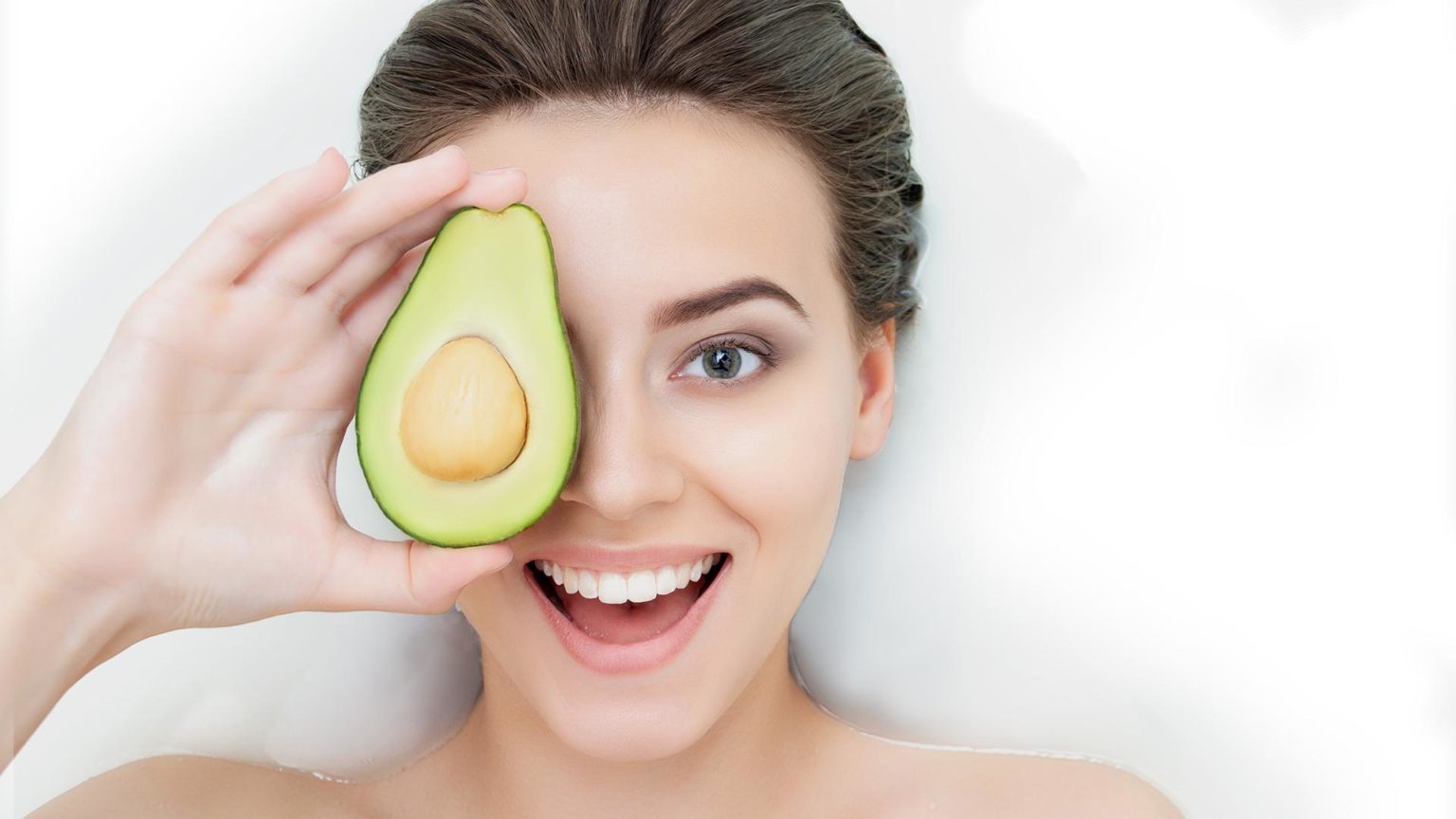 BEAUTY BENEFITS OF AVOCADO ON THE FACE